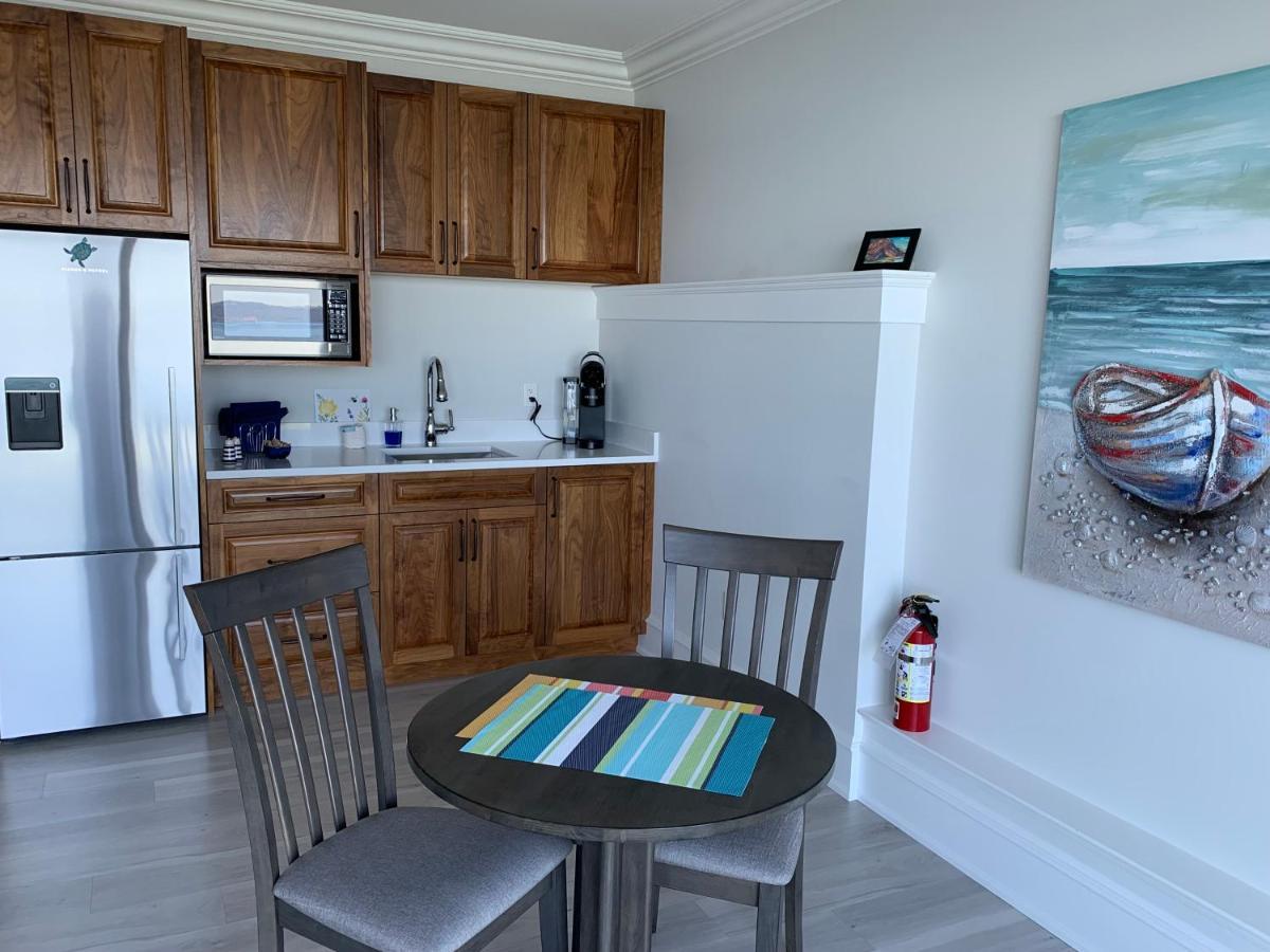 Ocean Front Private Suite Victoria Esterno foto
